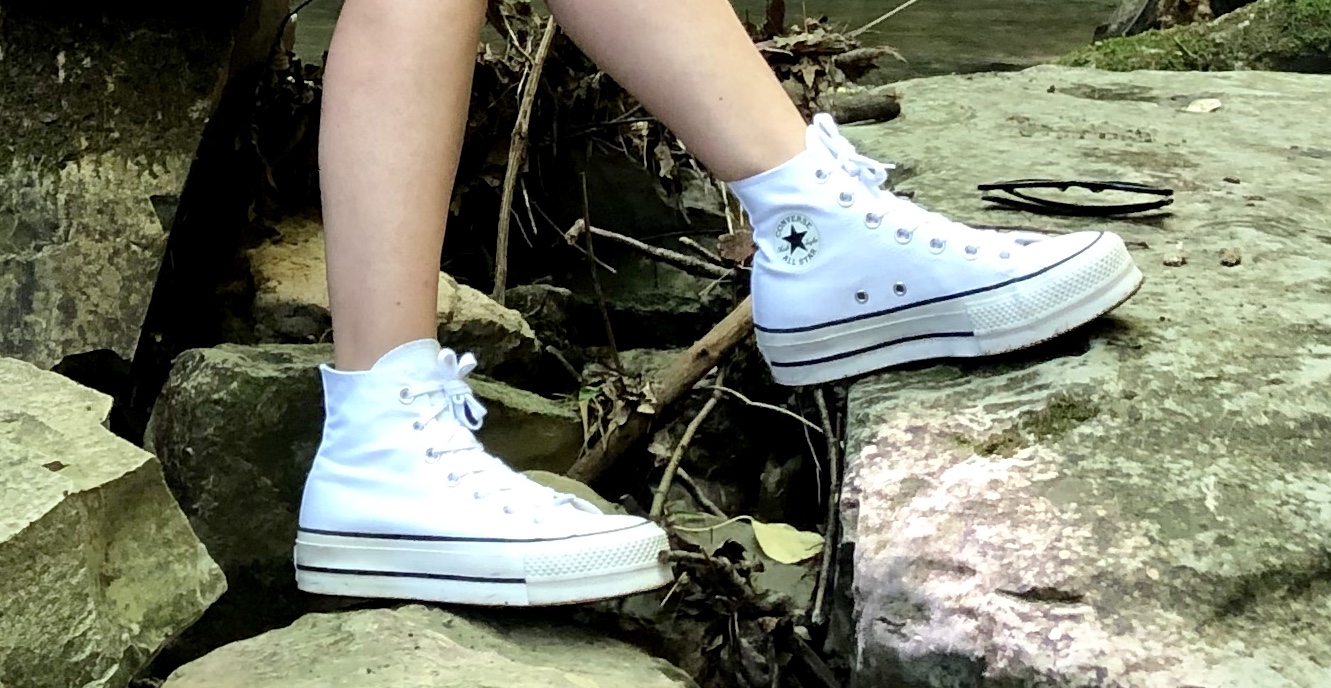 scarpe simili alle converse