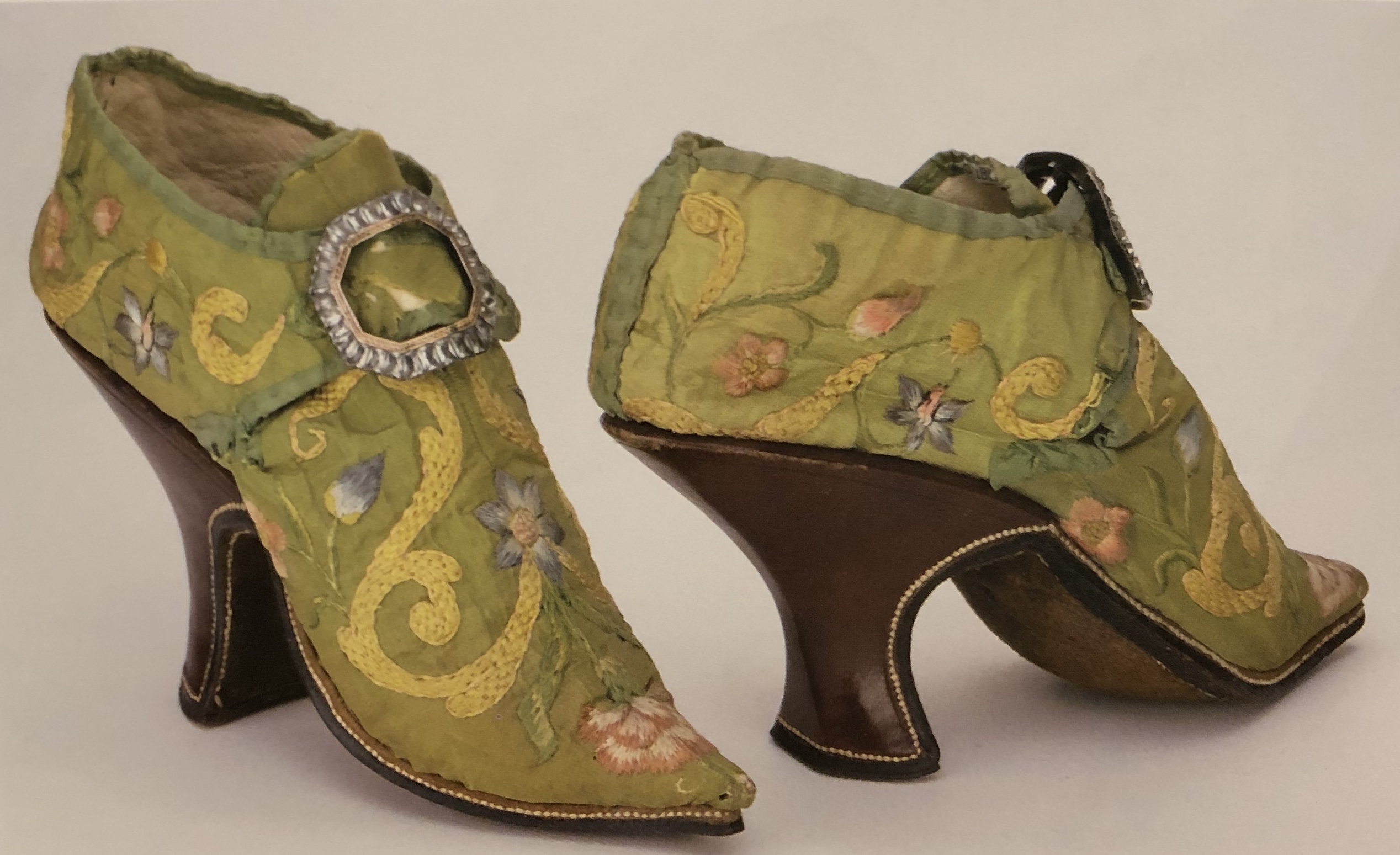Storia-delle-scarpe-nel-1700